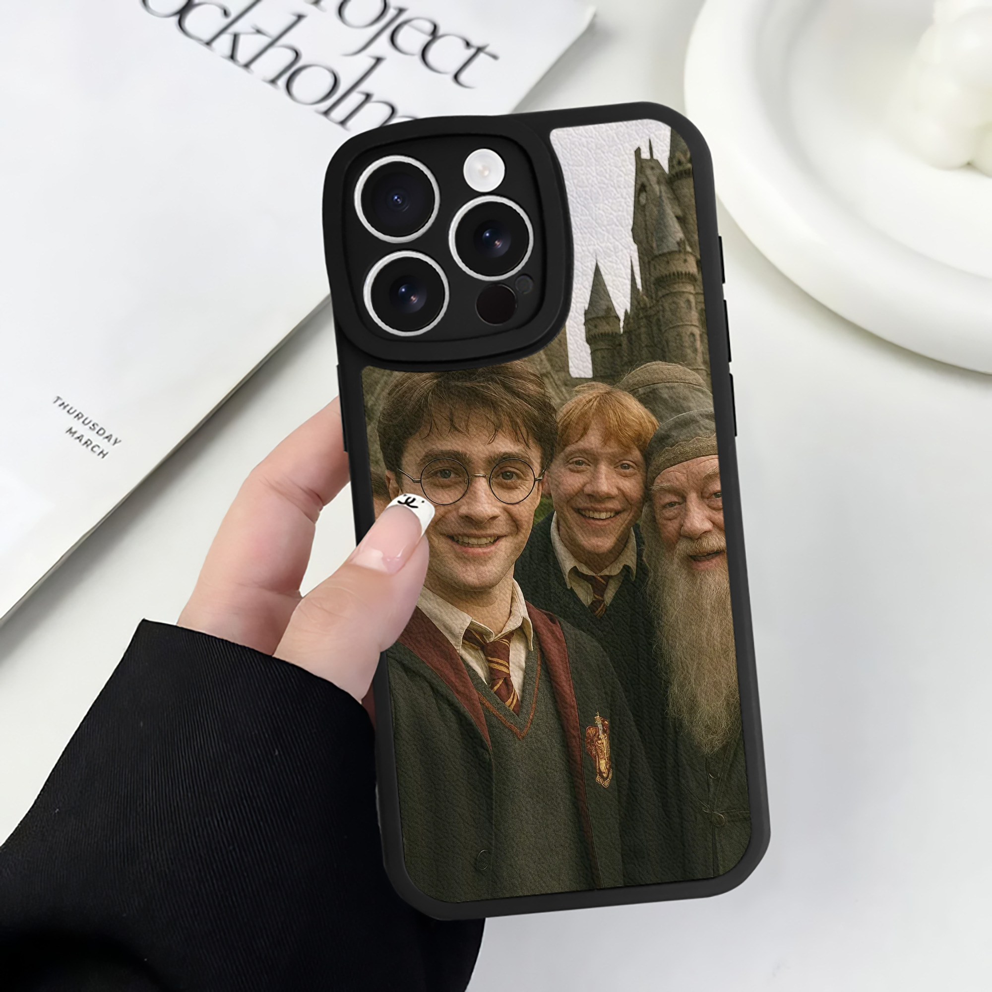 （画像用） Harry Potter ハリー・ポッターシリーズ 【iPhone 16シリーズ対応】シリコンスマホケース（レザー調） 材質：シリコン